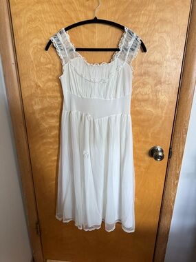 Vintage 60s Ivory Lace-Trim Chemise Slip